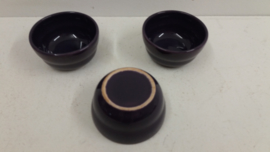 Mooie paarse schaaltjes 7.5 cm. /  Nice purple bowls 2.9 inch.