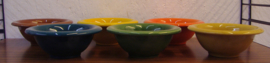 Snack schaaltjes in retro kleuren 14 cm.  /  Snack bowls in retro colors 5.5 inch.