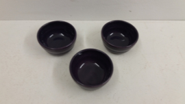 Mooie paarse schaaltjes 7.5 cm. /  Nice purple bowls 2.9 inch.