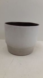 Witte potten in nummer 291 en 293 / White planters in number 291 and 293