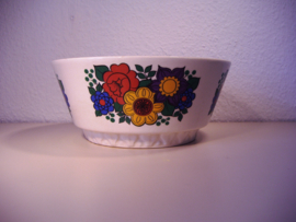 Set schalen Zell met bloemdecor 4x. / Set bowls Zell flowerdecor 4x
