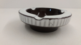 Set asbakken met rode binnenkant / set ashtrays with red inside