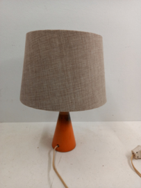 Oranje tafellamp met stoffen kap / Orange table lamp with fabric shade