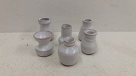 6 mini vaasjes in wit  / 6 mini vases in white