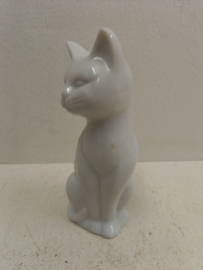 Mooi keramiek wit poesje 12 cm. / Beautiful ceramic white cat 4.72 inch.