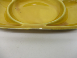 Sèvres fondue bord in bruin. / Sèvres fondue plate in brown.