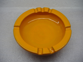 Hofra keramiek asbak in oranje / Hofra  ashtray in orange ceramics