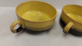Geel bruine soepkommen met oortjes /  Yellow brown soup bowls with handles