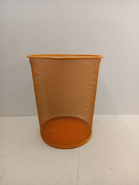 Oranje prullenbak metaal 34,5 cm. / Orange trash can metal 34.5 cm.