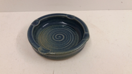 Blauwe asbak van Jan de Graaf 15 cm. / Blue ashtray by Jan de Graaf 5.9 inch.