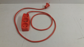 oranje verlengsnoer met 3 stopcontacten / orange extension cord with 3 sockets