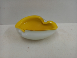 Wit gele asbak / White yellow ashtray