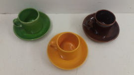 Kop en schotels geel, bruin en groen / Cup and Saucers yellow, brown and green