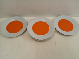 Mooie set borden wit met oranje 6 x /  Nice set of plates white with orange 6 x