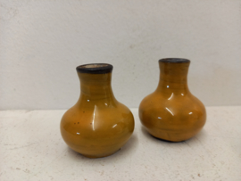Klein wit vaasje 4 x 4 cm. / Little vase in white 1.57 x 1.57  inch.