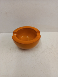 1 asbak in oranje glazuur nr. 311 / 1 ashtray in orange glace number 311