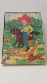 Jig-saw puzzel jongetje op hobbelpaard / Jig-saw puzzle boy on rocking horse