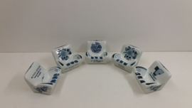 Set 5 stoeltjes asbakken Delfts blauw / Set 5 chair ashtrays Delfts blue