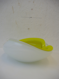 Wit gele asbak / White yellow ashtray