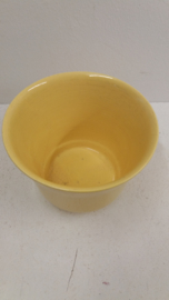Gele bloempot in nummer 2117 / Yellow planter in number 2117