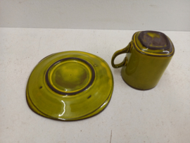 Retro kop en schotel in geel  / Retro cup and saucer in yellow