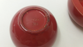 Setje asbakken in rood 311 en 312 / Set ashtrays in red 311 and 312