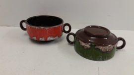 Bruine soepkommen met groen en oranje  /  Brown soup bowls with green and orange