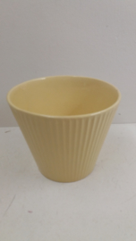 Set potten in geel nummer 2075. Erica / Set planters in yellow number 2075. Erica