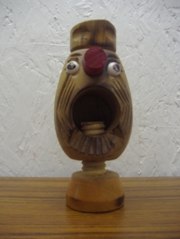 Gekke notenkraker in de vorm van een gaper / Crazy nutcracker like a noun.