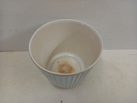 Frankton witte bloempot met messing rand / Frankton white flower pot with brass rim