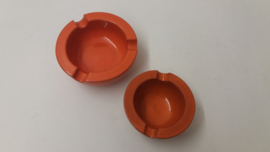 Setje asbakken in oranje 311 en 312 / Set ashtrays in orange 311 and 312