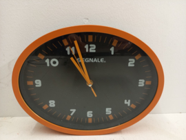 Mooie oranje klok Segnale / Nice orange clock Segnale