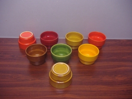 Sauskommetjes in diverse kleuren / Sauce bowls in divers colors