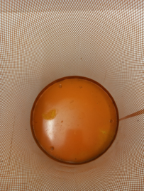 Oranje prullenbak metaal 34,5 cm. / Orange trash can metal 34.5 cm.