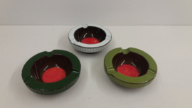Set asbakken met rode binnenkant / set ashtrays with red inside