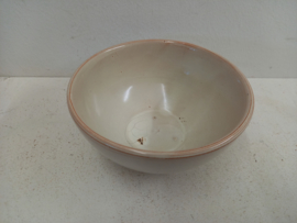 Mooi schaaltje gemerkt H v D en 393-2 beige / Nice bowl marked H v D and 393-2 beige
