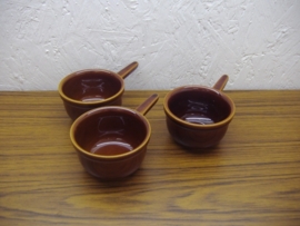 Sauskommetjes met steeltje bruin / Sauce bowls with a handle brown
