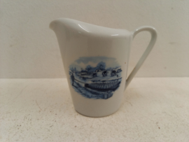 Bavaria melkkannetje met boerderij afbeelding / Bavaria milk jug with farm image