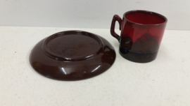 Rood en bruine kop en schotel  / Red and brown cup and saucer