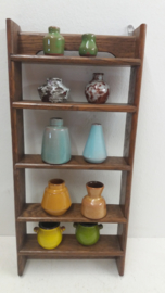 2 blauwe vaasjes 6.5 en 5.5 cm. / 2 blue vases 2.55 and 2.16 inch.