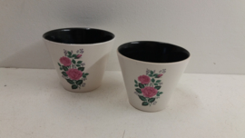 Set bloempotten in wit roze rozen / Set planters in white with pink roses