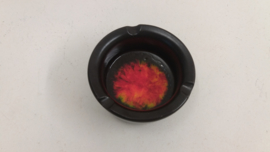 Asbak met oranje en rode afwerking / Ashtray black with red and orange finish