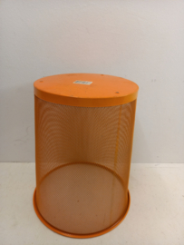 Oranje prullenbak metaal 34,5 cm. / Orange trash can metal 34.5 cm.