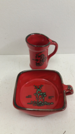 Rood schaaltje met een hertje / Red dish with a deer