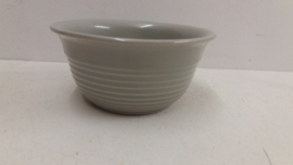 Plantschaal in wit met ribbel nr. 4. / Planting bowl in white with ribs nr. 4