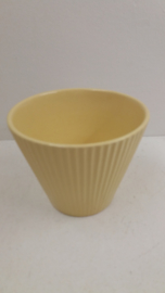 Set potten in geel nummer 2075. Erica / Set planters in yellow number 2075. Erica