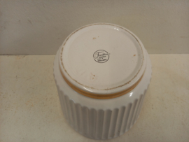 Frankton witte bloempot met messing rand / Frankton white flower pot with brass rim