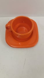 Oranje kop en schotel vierkant  / Orang cup and saucer square