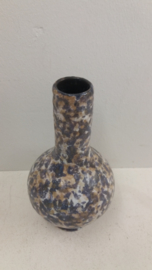 Mooie vaas gemerkt GW 22 cm. / Nice vase marked GW 8.66 inch.