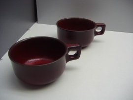 2 soepkommen in donker rood / 2 soupbowls in dark red